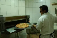 ألاجويلا باكباكرز أيربورت هوستل - بار