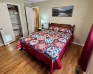 Southern Charm Retreat! WiFi, Grill, Downtown Burnsville! Walk to everything!