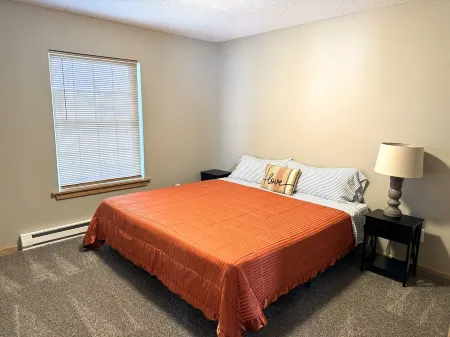 Rusty Rim Bike House Unit 1, Centrally Located, 2 Bed 1 Bath