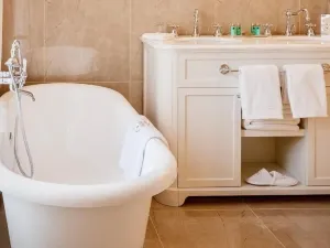 阿巴耶維勒內弗飯店