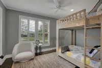Upscale Home with Pool and FirePit - Close to Mercer St! فنادق في Dripping Springs