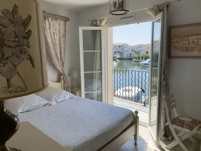 Very close to the medieval city of Aigues-Mortes, marina, with swimming pool Hotels near Salin d'Aigues-Mortes