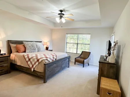 NO STAIRS-Scenic Fairway Escape at Stonebridge Отели рядом с достопримечательностью «Марвел Кейв»