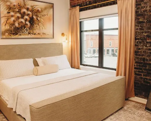 The Eleanor. 2 King bed/ 2 full bath Hotels in Grayson County