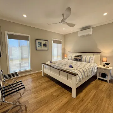 Luxury retreat overlooking Mt Panorama and Bathurst semi-rural surrounds