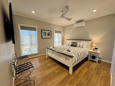 Luxury retreat overlooking Mt Panorama and Bathurst semi-rural surrounds