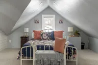 Walk to Downtown Prescott Shops, Dining and Riverfront at Cardinal Cottage