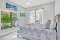 Paradise Oceanside Estate- 6 Bedrooms & 9 BR + Office + Theater Room – SLEEPS 14 Hotels in Marathon