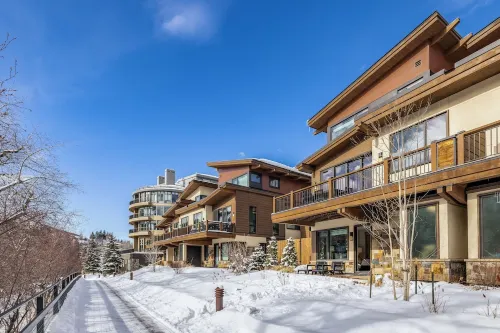 Luxury Ski-in/Ski-Out 4 Bedroom + Office with Westin Resort Amenities