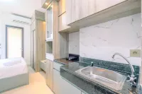 Simple and Cozy Living Studio Transpark Cibubur Apartment Отели в г. Джакарта