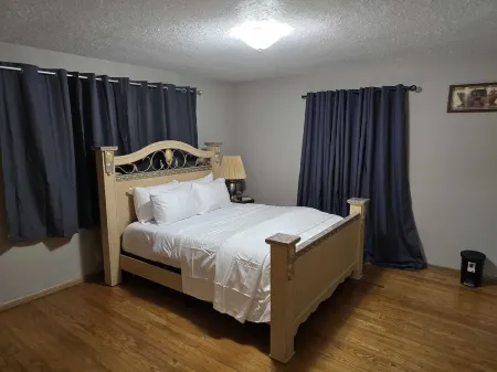 Charming Family-Friendly Retreat Отели в г. Андерсон