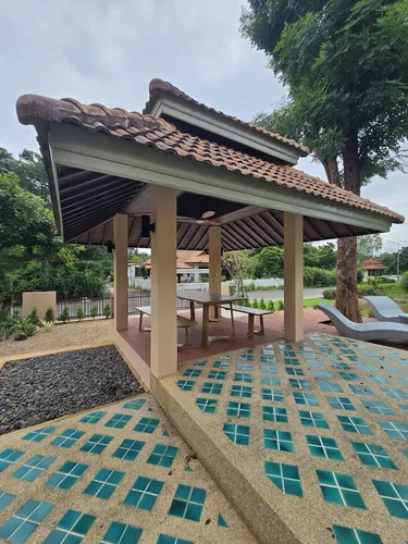 รูปภาพของCharming 3-bedroom house with AC and WiFi in quaint Sankampang