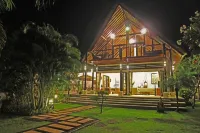 Villa Tri Murti, Lovina beach villa with private swimming pool at - up to 10 people Hotels in Thyrite
