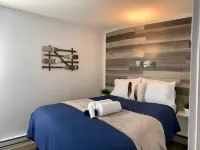 Luxurious condo in downtown Magog with wood fireplace and pool Hotels in Magog