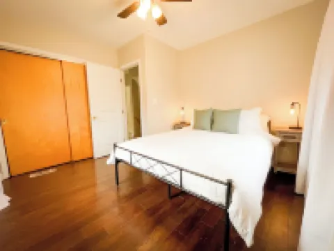 Spacious 4-bedroom Off-Campus House
