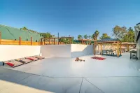 Melrose 2BR. 6 beds. Pet-Friendly. Patio+Fireplace Hotel in zona Mother Earth Brew Company