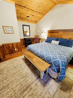 Mountain Cabin 3 with Personal Hot Tub and Sauna Hotels near Train Stop, New Tygart Flyer, Durbin & Greenbrier Valley Railroad