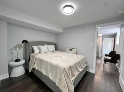 Charming 1-bedroom apartment in enchanting Mississauga with AC, WiFi Hotels near Clarkson Station