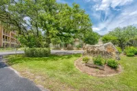 Remodeled Family Waterfront Townhome in the Heart of Horseshoe Bay
