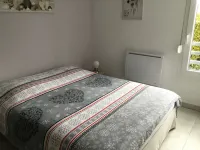 Beautiful apartment T 2 Rez garden with sheltered terrace swimming pool (summer) Fiber