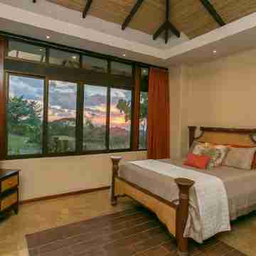 Ultra Luxury with Panoramic Views, Private Infinity pool and natures paradise Rooms