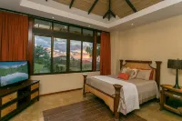 Ultra Luxury with Panoramic Views, Private Infinity pool and natures paradise