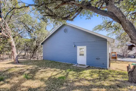 Canyon Lake Retreat, Pets Welcome. WIFI, 3 blocks from boat ramp 6