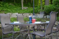 Cozy Lakeview Cottage minutes from water adventures, farms, wineries, & skiing!