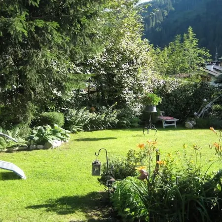 Small apartment 2-4 pers, wooden log cabin, cozy, quiet, sunny, close to the center