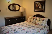 Angel Fire Mountain Retreat! Cozy 2 bedroom, 2 bath condo, sleeps 6 people.