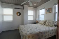 Ocean Mist - AppleSurf! Beachfront one bedroom in Apple Bay Hotel a 
