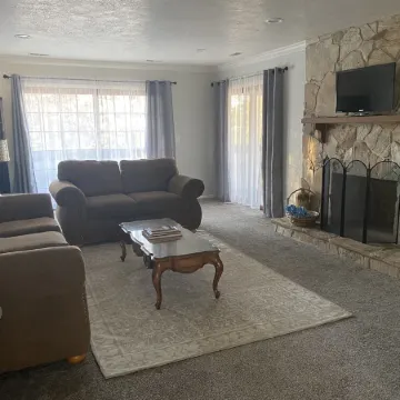 E Bountiful 3Br 2Bath<br>Great view  good parking close to public transport