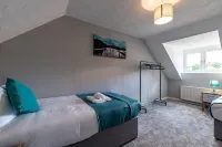 Peterborough Contractors,6Beds,2Baths,Free Parking6 Hotels near Christ Church in Orton Goldhay