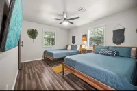 Waikiki Villa 8min-Downtown. Secluded w fire pit Hotels near Snake World