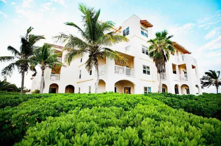 3 bedroom beachfront penthouse with stunning views!