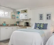 Beachside Condo – Walk to Pier & Dining Hotels near Blue Ocean