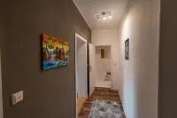 Gemütliche 2-R Wohnung - Netflix & Küche - Zentral Hotels near METRO