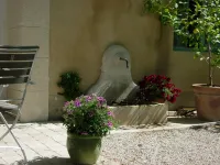 cottage in provencal farmhouse, 2 minutes from Pernes