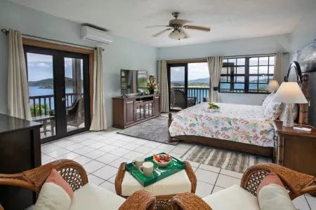 Calm, Peaceful and Relaxing.  Work Remotely with fast WiFi . Stand-by Generator. Отели в г. Запад Энд