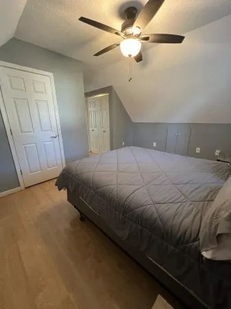 Relaxing lake front home with beautiful view on the lake, sleeps 7.