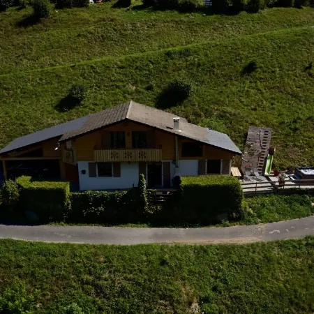 Chalet Haute Savoie quiet jacuzzi wifi near Lake Annecy