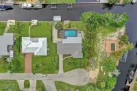 Luxe Paradise Escape on a Canal!