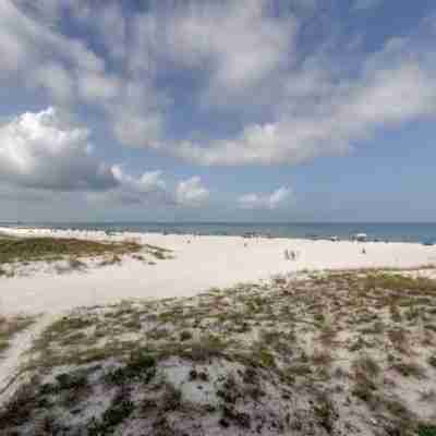 #3-Sale! Book Now! 2 Br- King Bed! Directly on the Sand! Fitness & Recreational Facilities