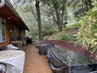 Pet/Family Treehouse style cabin in woods Hotels near Lone Pine