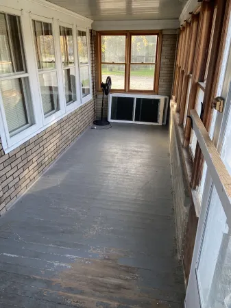 Quiet townhouse close to everything.