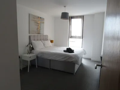 Lovely 2 bedroom serviced apartment in Sheffield -panoramic view, FREE WiFi 셰필드 시티센터 호텔