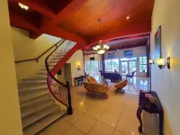 Fully Gated Family Compound Direct Ocean Front Pochomil Viejo住宿飯店