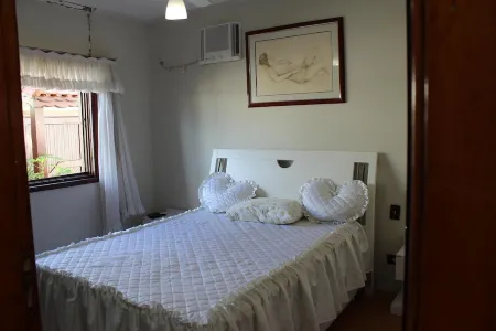 30 m from the beach with 8 rooms, 5 suites and swimming pool