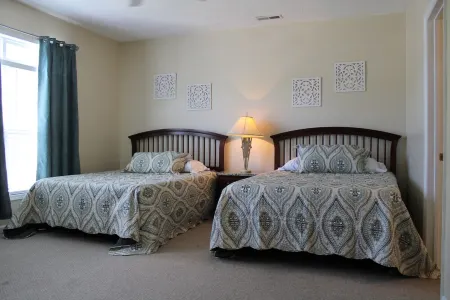 Comforts of Home Sweet Home! Close to Beaches!