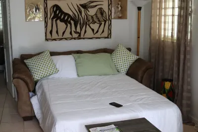 Cozy Romantic Bungalow  — 3 min walk to the beach, in front of the golf course! Hoteles cerca de Gong Beach